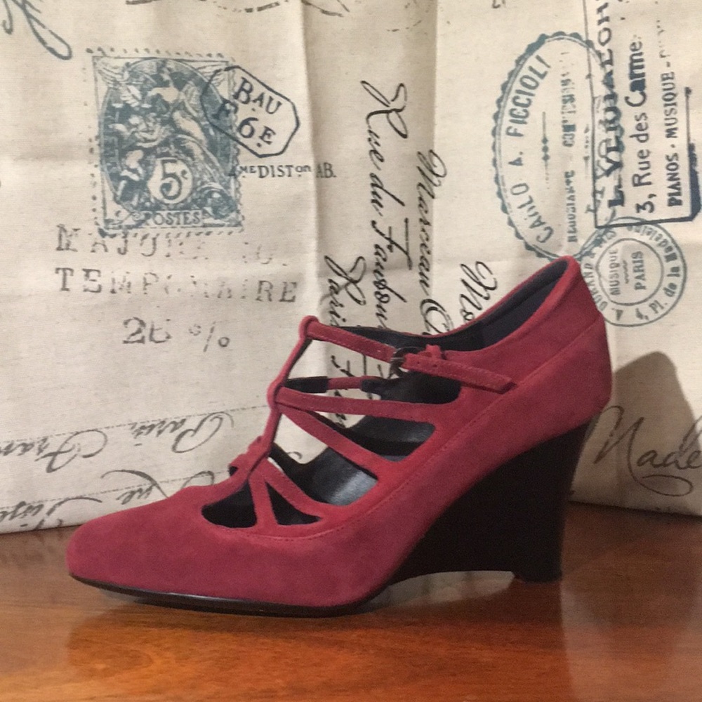 Never worn Caressa Deep red suede wedge